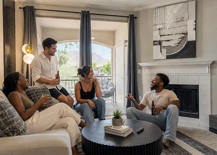 Apartment Stylish 2br/2ba • Pool • Gym • Free Parking