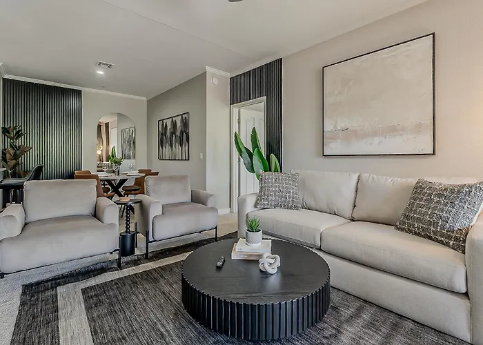 Stylish 2br/2ba • Pool • Gym • Free Parking Apartment
