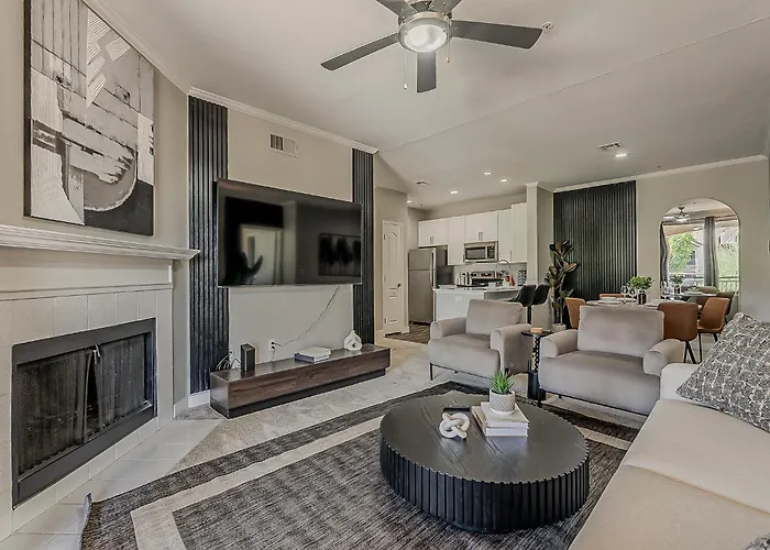 Apartment Stylish 2br/2ba • Pool • Gym • Free Parking *