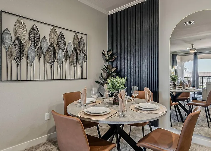 Stylish 2br/2ba • Pool • Gym • Free Parking Scottsdale