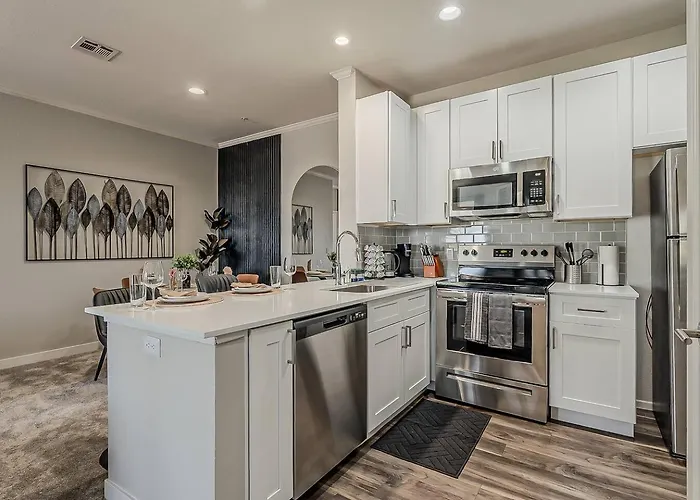 Stylish 2br/2ba • Pool • Gym • Free Parking Apartment Scottsdale