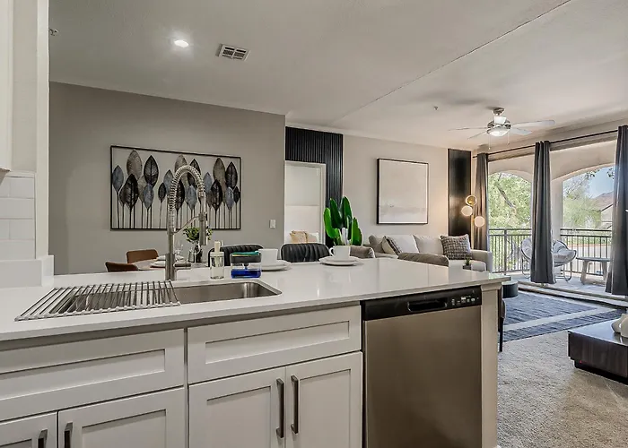 Apartment Stylish 2br/2ba • Pool • Gym • Free Parking Scottsdale