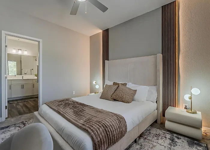 Apartment Stylish 2br/2ba • Pool • Gym • Free Parking Scottsdale