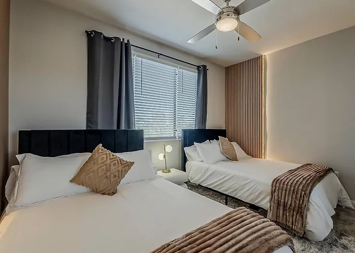 Stylish 2br/2ba • Pool • Gym • Free Parking Scottsdale