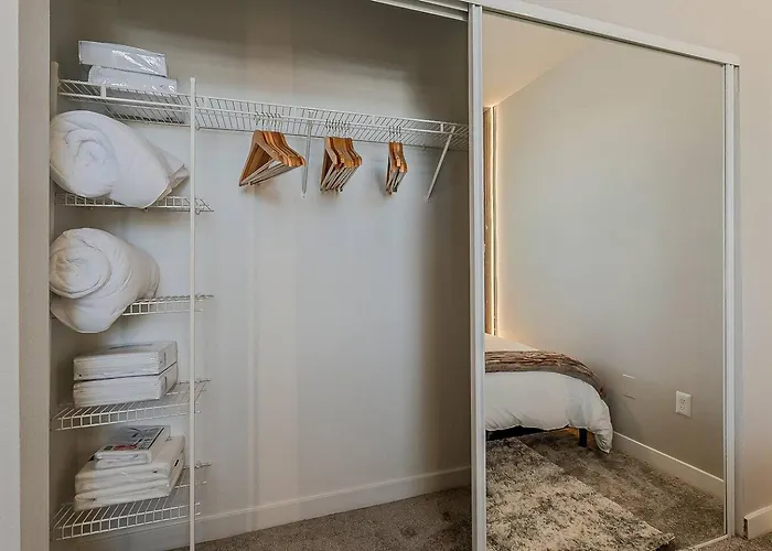 Stylish 2br/2ba • Pool • Gym • Free Parking Apartment *