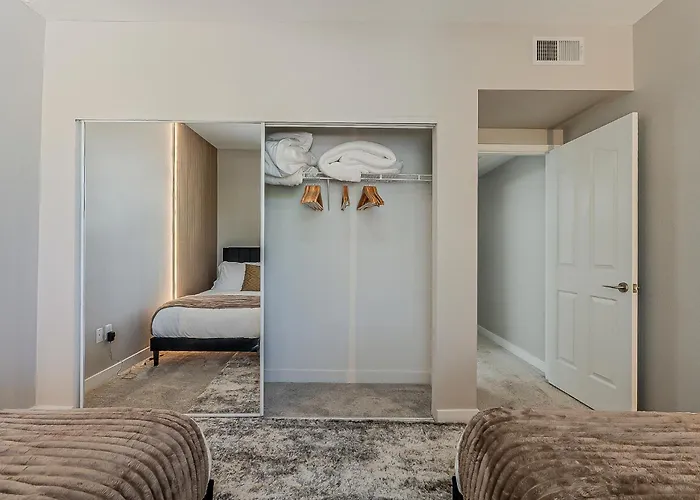 Apartment Stylish 2br/2ba • Pool • Gym • Free Parking Scottsdale