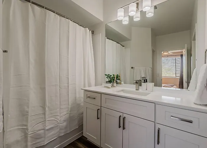 Stylish 2br/2ba • Pool • Gym • Free Parking *