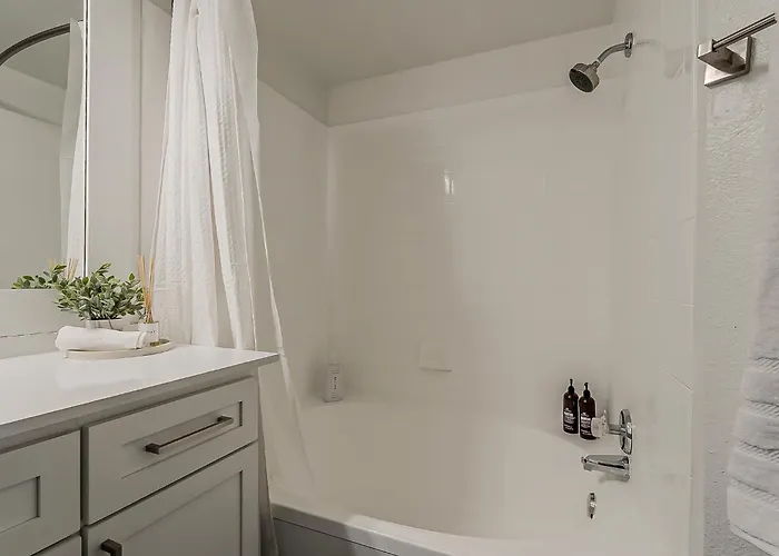 Stylish 2br/2ba • Pool • Gym • Free Parking *