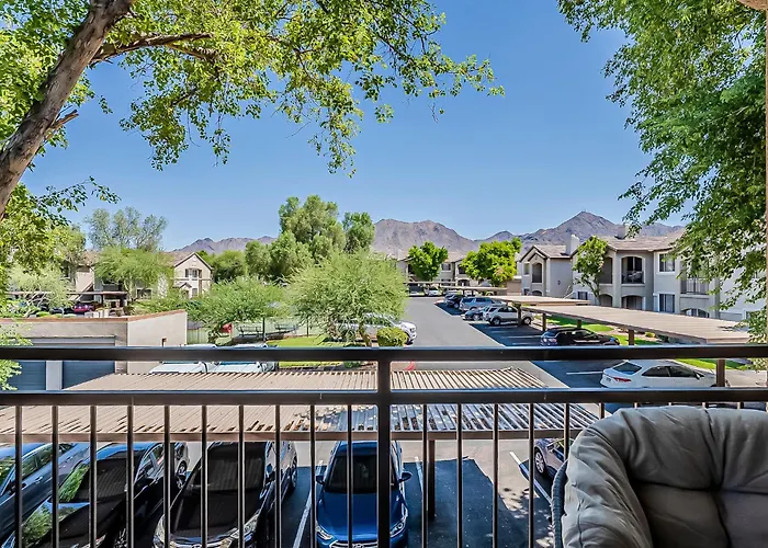 Stylish 2br/2ba • Pool • Gym • Free Parking Apartment Scottsdale