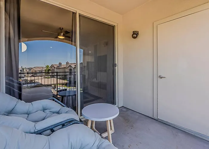 Stylish 2br/2ba • Pool • Gym • Free Parking Apartment Scottsdale