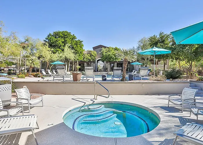 Stylish 2br/2ba • Pool • Gym • Free Parking Scottsdale