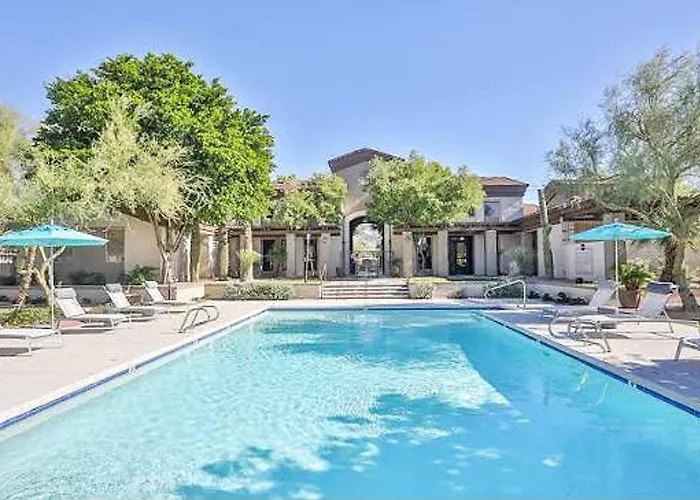 Stylish 2br/2ba • Pool • Gym • Free Parking Apartment